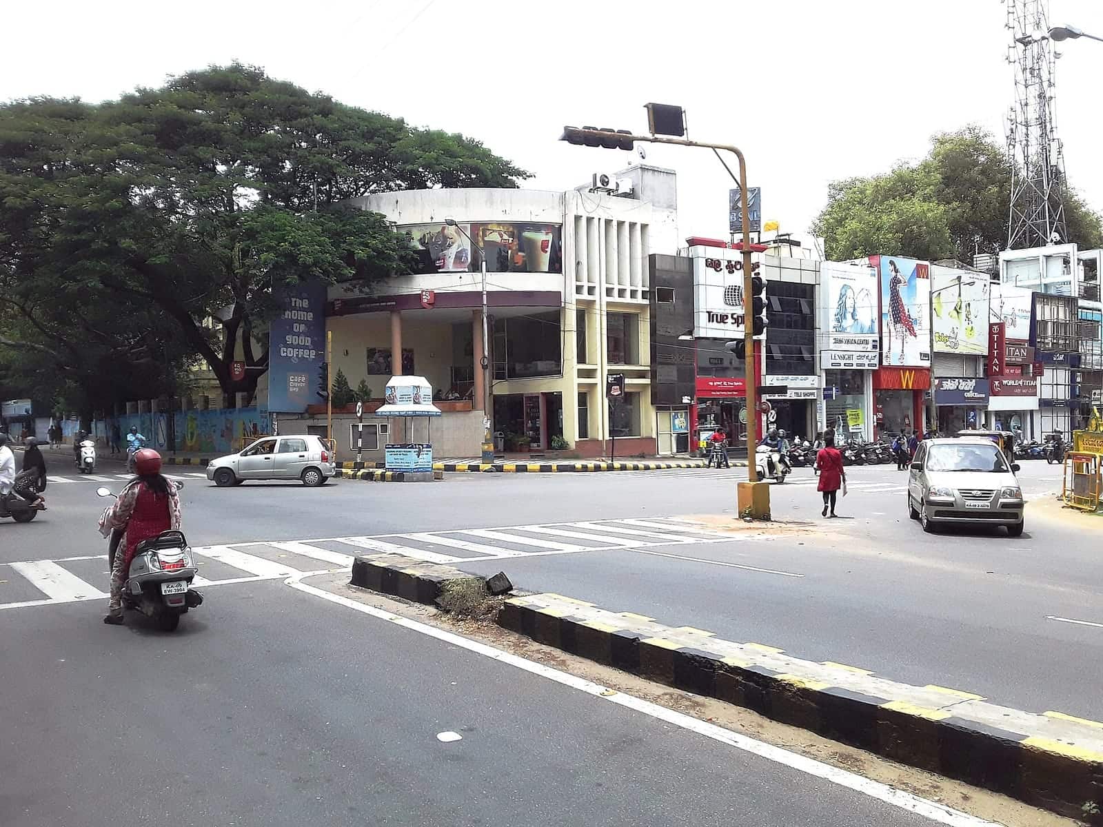 Shops and traffic on Devaraj Urs Road in Mysuru