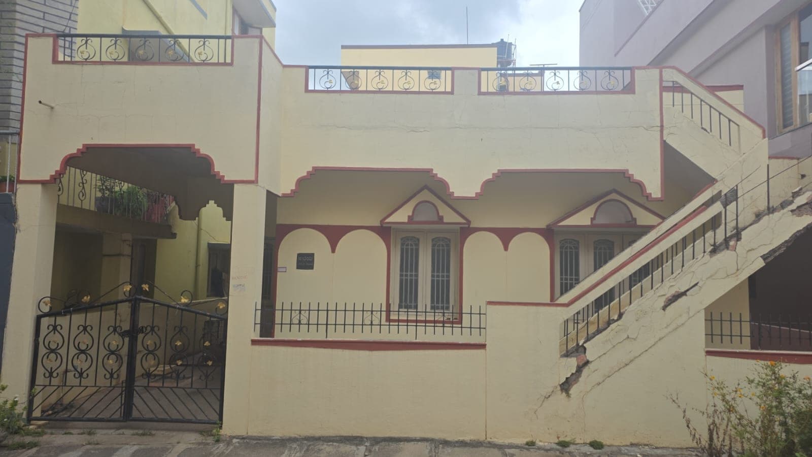 NORTH FACING HOUSE OLD HOUSE - SINGLE FLOOR — Residential Plot in Jp nagar, Mysuru
